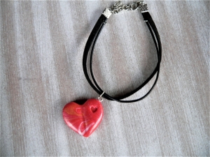  Armband mit Herz rot modelliert aus Fimo Polymer clay    Geschenk zum Valentinstag