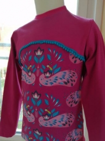 Langarmshirt, Mädchen, Größe 128, pink, mit wunderschönen Pfauen und verspielter Borte - Handarbeit kaufen