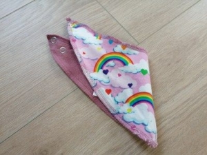 speichelundurchlässiges Halstuch mit Regenbogen für Kinder bis ca. 1 Jahr - Handarbeit kaufen