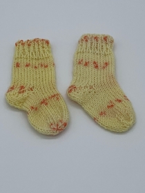 0-3 Monate Frühchen - Neugeborenen Baby-Socken 8cm Fußlänge handgestrickt - gelb (Kopie id: 100338469) (Kopie id: 100338666) - Handarbeit kaufen