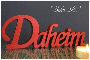 Schriftzug Dahoam L: 40cm aus Fichtenholz in der Farbe rot