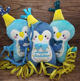 Personalisierbares Geburtstagsgeschenk Kuscheltier Party-Pinguine aus Plüsch