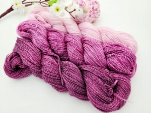 Handgefärbte Wolle Set 300g/1650m Merino/Baumwolle Lace mit Maulbeerseide  Granat - Handarbeit kaufen