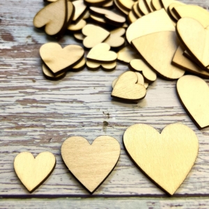 ♥ Herzform aus Holz ♥ Set mit 10 Stück, 8 cm Durchmesser, unbemalt, Tischdeko, Hochzeitsdekoration,  - Handarbeit kaufen