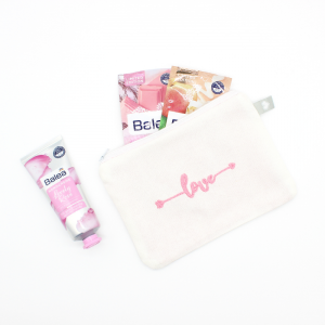 kleine Tasche mit Reißverschluss Love Weiß Pink Blumen Reisepasshülle Schminktasche Kosmetiktasche Taschenorganizer Etui bestickt