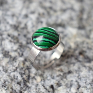 Malachit Ring, Rund Edelstahl verstellbarer Ring, Grün Schwarz Edelstein, Schmuck Geschenk - Handarbeit kaufen