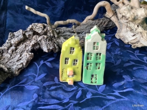  2 Miniaturhäuser im Amsterdam-Stil Keramikhaus Pflanzendekoration Sammlerstück Keramikskulptur   - Handarbeit kaufen
