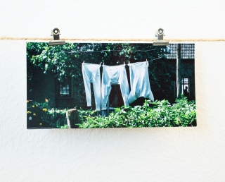 Postkarte XXL Waschtag Unterhosen auf der Leine 