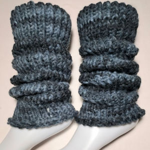 1 Paar Beinstulpen, gestrickt, blau-meliert, Handarbeit, Wollgemisch, 40 cm  dehnbar ,dick  Accessoire - Handarbeit kaufen