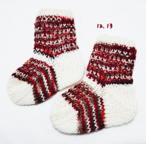  handgestrickte Socken, Grösse 12/13, 1 Paar weiß-braun gestreift, Sockenwolle   - Handarbeit kaufen