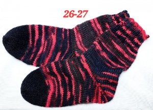1 Paar handgestrickte Socken, Grösse 26-27, schwarz-rot gestreift, Sockenwolle (Kopie id: 100333892) - Handarbeit kaufen