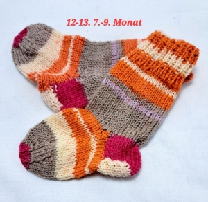 1 Paar handgestrickte Socken, Grösse 12-13 orange-pink-beige gestreift, Sockenwolle  - Handarbeit kaufen