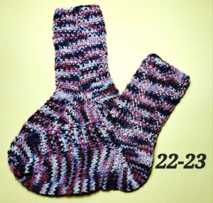  handgestrickte Socken, Größe 22-23, 1 Paar lila-weiß-blau gestreift, Sockenwolle   - Handarbeit kaufen