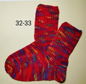 handgestrickte Socken, Grösse 32-33, 1 Paar orange mit bunten Streifen, Sockenwolle  - Handarbeit kaufen