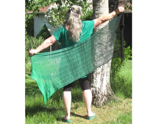 Tuch Schal Schulterwärmer Stola ♡Smaragd♡ mit Farbverlauf in verschiedenen Grüntönen und schwarz gestrickt ♡ Verrückte Maschen 3937.180711.102233_33i