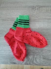 Wassermelonen Socken handgestrickt  - Handarbeit kaufen