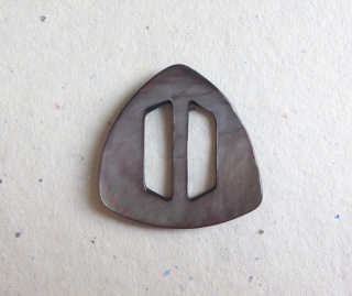 Vintage Perlmuttschnalle grau/braun dreieckig 4,3 cm 