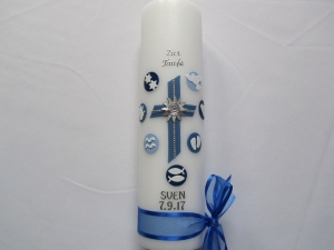Taufkerze  Kreuz blau  mit Sonne und weißen Symbolen  - Handarbeit kaufen