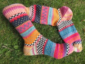 Bunte Socken Gr. 38/39 - gestrickte Socken in nordischen Fair Isle Mustern  - Handarbeit kaufen