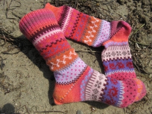 Bunte Socken Gr. 38-39 - gestrickte Socken in nordischen Fair Isle Mustern - Handarbeit kaufen