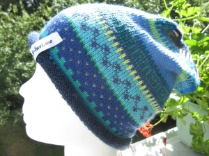 Bunte Mütze Gr. S - gestrickte Mütze in leuchtend blauen Farben und nordischen Fair Isle Mustern