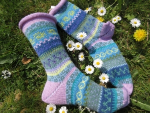 Bunte Socken Gr. 38/39 - gestrickte Socken in nordischen Fair Isle Mustern - Handarbeit kaufen