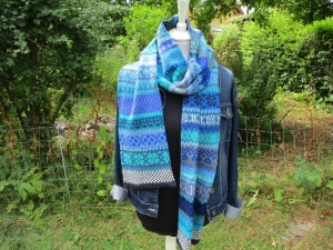 Gestrickter Schal – langer, dicker Schal in nordischen Fair Isle Mustern   - Handarbeit kaufen