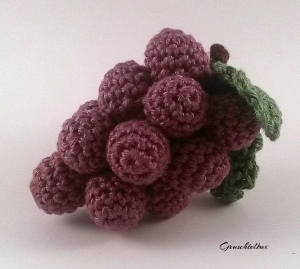 Gehäkelte lila Weintrauben aus Baumwolle -  Häkelobst aus der Gruschtelbox