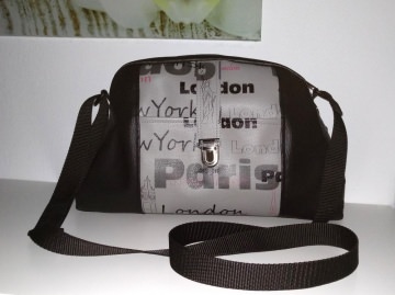Handtasche☆ Herzmuscheltasche ☆ aus schwarzem Kunstleder in Kombination mit grauem Motiv Kunstleder Paris