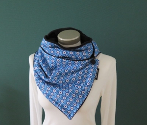 Milo-Schaly Wickelschal mit Knopf daisy blau weiß Blümchen Damen Schal Fleece Knopfschal   - Handarbeit kaufen
