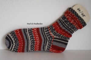  Socken handgestrickt, Größe 44/45, Artikel 4346 Fb.: rot-grau bei Paul & Paulinchen  