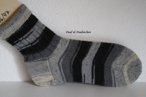  Socken handgestrickt, Größe 46/47, Artikel 4381 Fb.:grau-schwarz bei Paul & Paulinchen 