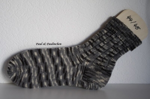  Socken handgestrickt, Größe 44/45, Artikel 4384 Fb.: grau/schwarz bei Paul & Paulinchen    