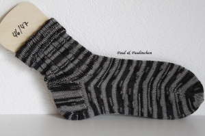  Socken handgestrickt, Größe 46/47, Artikel 4390 Fb.:schwarz/grau bei Paul & Paulinchen   - Handarbeit kaufen