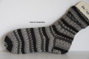  Socken handgestrickt, Größe 44/45, Artikel 4391  Fb.: grau/schwarz bei Paul & Paulinchen     