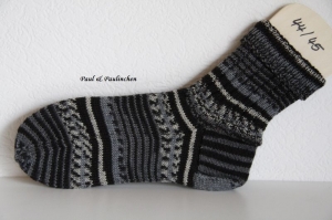 Socken handgestrickt, Größe 44/45, Artikel 4398 Fb.: schwarz/grau bei Paul & Paulinchen       