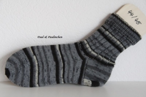  Socken handgestrickt, Größe 44/45, Artikel 4401 Fb.: grau/schwarz bei Paul & Paulinchen    