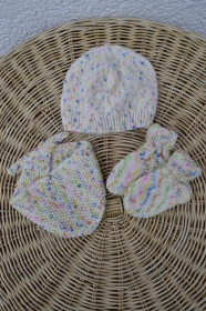 Babysocken Halstuch Mütze Geschenkset Baby Geburt Taufe weiß bunt vegan gestrickt 0 - 6 Monate