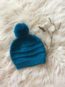 Baby's erste Bommelmütze aus 100% Merino Wolle