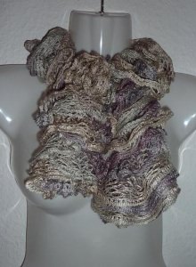eleganter, gestrickter Schal aus Netzgarn - wollweiß-silbergrau-altrosa - Handarbeit kaufen