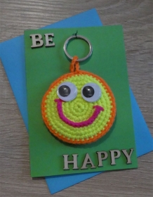 Schlüsselanhänger / Taschenanhänger Smiley inkl. Grußkarte und Briefumschlag (neongelb/-orange/-pink und grün) - Handarbeit kaufen