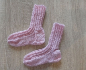 Gestrickte Socken Größe 24/25 rosa - Handarbeit kaufen