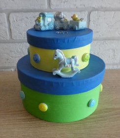 Geschenkverpackung Torte mit Eisenbahn und Schaukelpferd - blau, gelb, grün, türkis - Handarbeit kaufen