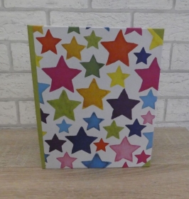 Handgefertigtes Ringbuch für DIN A5 aus Pappe, Papier und Buchleinen - Motiv: Sterne - bunt - Handarbeit kaufen