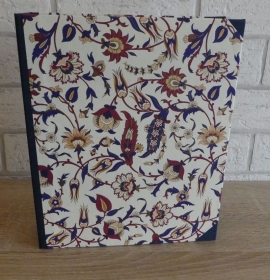 Handgefertigtes Ringbuch für DIN A5 aus Pappe, Papier und Buchleinen - Motiv: Blumen 