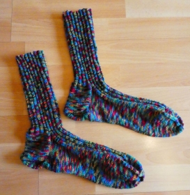 Gestrickte Socken Größe 50/51 - bunt (rot-blau-grün-gelb)
