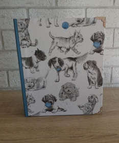 Handgefertigtes Ringbuch für DIN A5 aus Pappe, Papier und Buchleinen mit Metallecken - Motiv: Hunde - Handarbeit kaufen