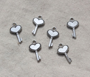 6x Anhänger Herz Schlüssel Antik Silberfarben - Handarbeit kaufen