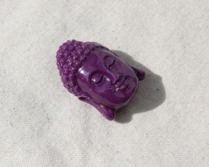 schöne Buddha Perle 28x20mm Farbe Violett - Handarbeit kaufen