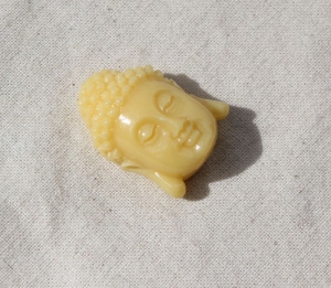 schöne Buddha Perle 28x20mm Farbe Vanille